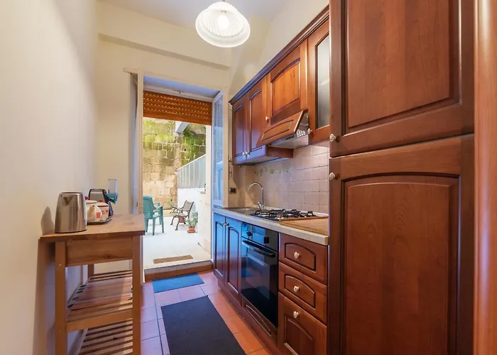 Apartment Guesthost - San Pietro Cozy With Terrace! Rom