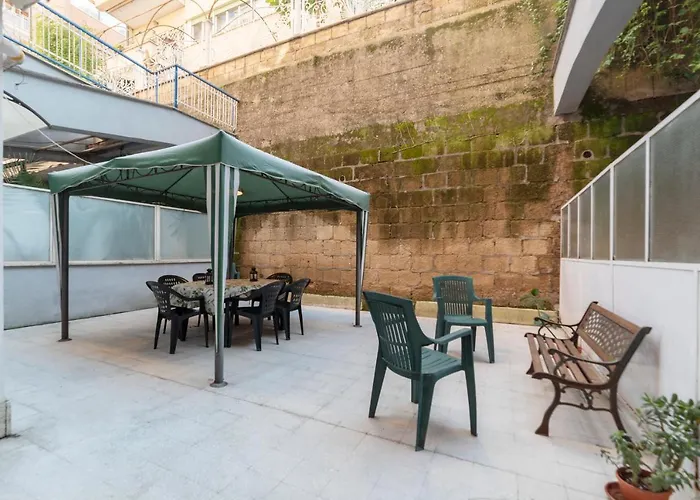 Guesthost - San Pietro Cozy With Terrace!